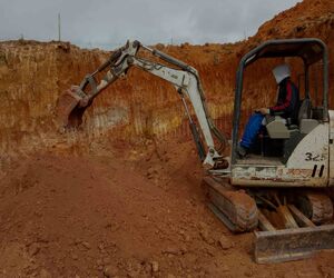 Locação de Escavadeira Barueri da Juarez Terraplenagem